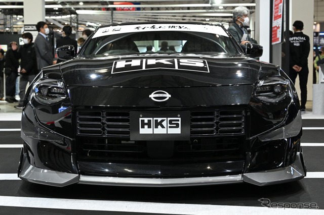 HKSは新型Z用パーツを続々開発中！新開発のカーボンエンジンカバー＆ダクトに注目…東京オートサロン2023