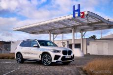 BMWが水素エンジンではなく「燃料電池車」へ舵を切った理由　