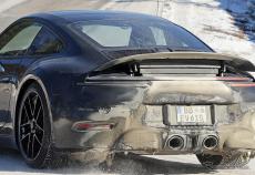 ポルシェ 911 GTS、大幅改良でハイブリッド化どうなる？ デザインは大きく変化