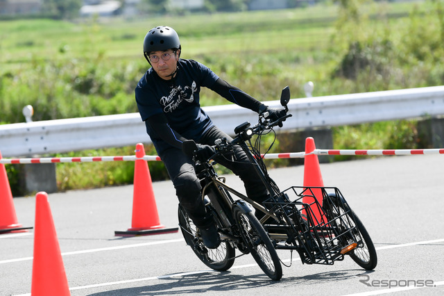 電アシ自転車ともバイクとも全く違う乗り味、カワサキの電動3輪