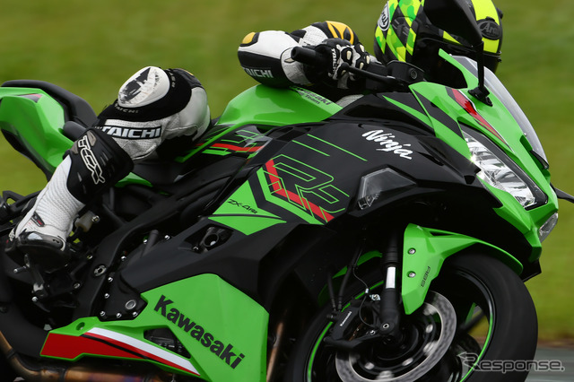 カワサキ Ninja ZX-4R 試乗】1000ccスーパースポーツでは味わえない
