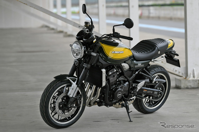 大文字ロゴに「DOHC」の文字も懐かしい…レトロかっこいい、漢のカワサキ「Z900RS Yellow Ball Edition」