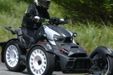 【Can-Am RYKER RALLY 試乗】バイクとオープンカーのいいとこ取り！クルマの免許で乗れる3輪スポーツの楽しみ方…西村直人