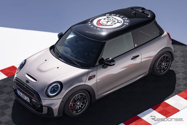 MINI『JCW』に「ブルドッグ・レーシング」仕様…ニュルでの活躍を称える