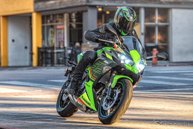 カワサキ『Ninja 650』2024年モデルはレーサーデザインとストリート志向のマットブラックで登場