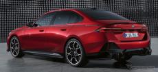 BMWの新型EVセダン『i5』に「Mパフォーマンスパーツ」を設定　10月欧州発売へ