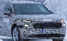 新世代の二段式ヘッドライトがくっきり、アウディの新エントリーSUV『Q3』次期型をスクープ