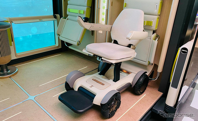 ロブーターが電動車椅子X40を発表…CES 2024