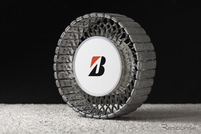 ブリヂストンが月面探査車用に新型タイヤを開発---トレッドを分割