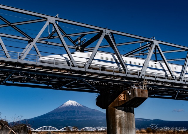 東海道新幹線の保守車両脱線、終日運休で足止め乗客「ぐったり」［新聞ウォッチ］