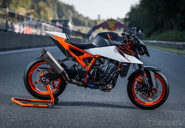 KTM デュークシリーズ30周年の集大成、『990デューク R』2025年モデル発表