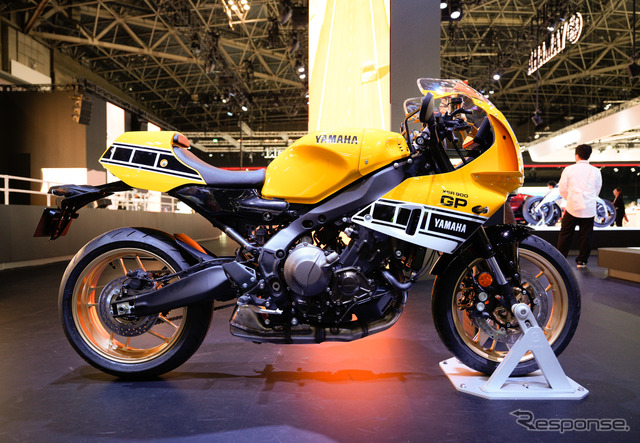 黄色い」ネオレトロバイクがサプライズ公開！ 往年の“スピードブロック