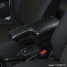 ジムニーノマド』の車内を快適空間に、電源一体型アームレスト
