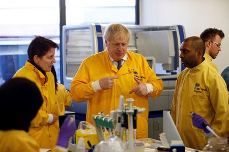 英で新型ウイルス感染者増加、ジョンソン首相は一段の拡大予想