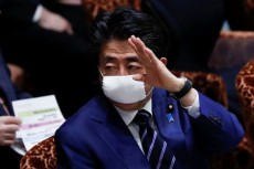 全世帯に布マスク配布、全入国者に2週間待機要請も＝安倍首相