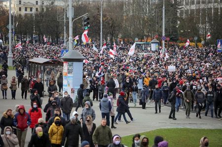 ベラルーシ首都でまた大統領退陣要求デモ、200人余り拘束