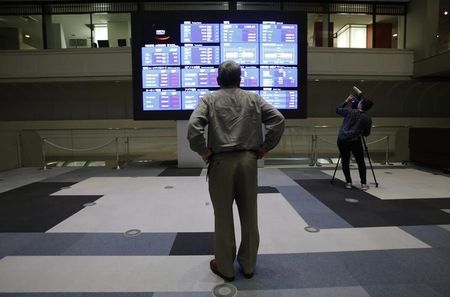 日経平均は1300円超安、主力株や不動産株が軒並み安