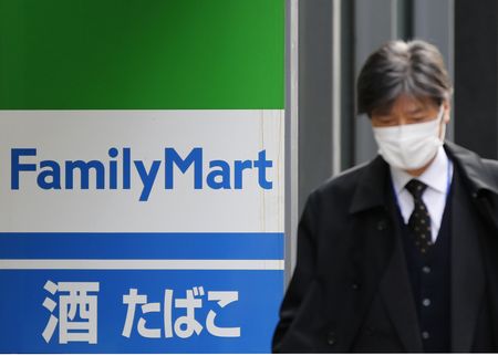 ファミマＴＯＢ価格、高裁も安すぎと判断　非公開化価格設定に影響も