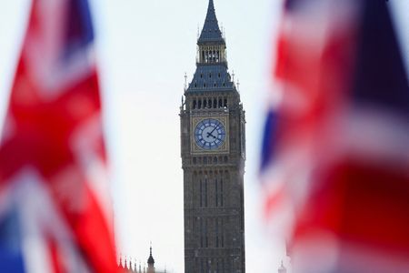 格付け会社2社、英国の厳しい財政状況を強調　新たな予算案受け