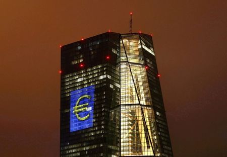 ユーロ圏銀行の配当制限、10月から撤廃へ＝ＥＣＢ監督委員長