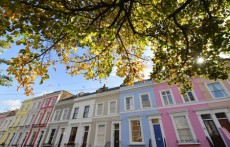 英消費者、コロナ封鎖下で借金返済優先　住宅ローン承認件数は最低