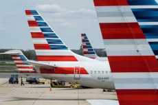 米アメリカン航空、客室乗務員8000人余剰　10月に削減の可能性
