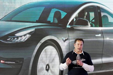 テスラのマスクCEO、コロナで自動車購入もオンライン志向と分析