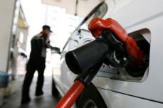 政府、2030年代半ばにガソリン車新車販売禁止へ＝報道