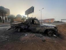 スーダンで戦闘激化、首都などで空爆や砲撃　調停の見通し立たず