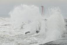 台湾、台風上陸を前に休校休業　46人負傷・1万人避難