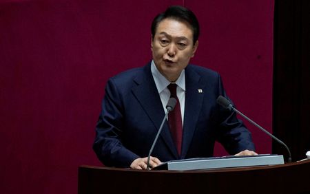 韓国大統領、支持者に「最後まで戦う」　野党は扇動あおると非難