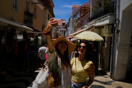 ポルトガルの海外観光客、8月は過去最高の216万人　10年で倍増