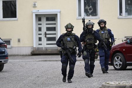12歳児童が発砲し1人死亡・2人重傷、フィンランドの学校　身柄確保