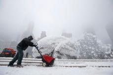 米東岸で暴風雪、停電や欠航　ワシントンにも大雪