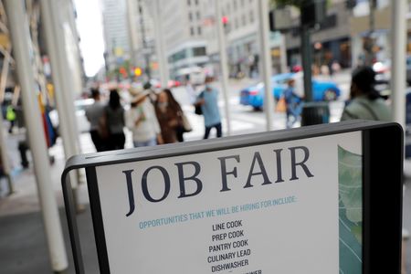 米新規失業保険申請、4000件増の23.8万件　労働市場の緩和示唆