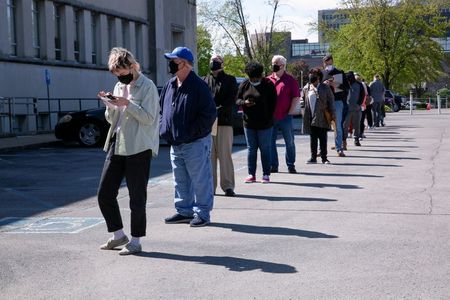 米失業保険申請の改善続く、コロナ禍で初の40万件割れ　需給要因逆風も