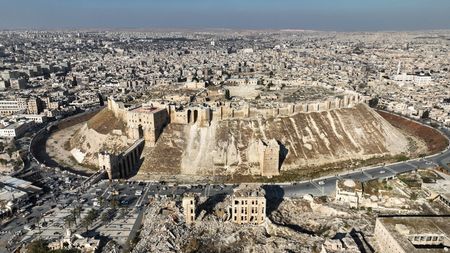 シリア反体制派が中部ハマに接近　アサド政権に重圧強まる