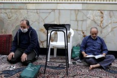 イランの新型コロナ死者6277人、4日から132都市でモスク再開