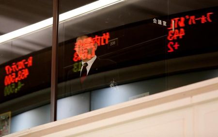 日経平均は小幅続伸、朝高後に利益確定売り　一時マイナス圏