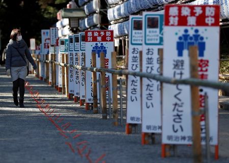 早急に緊急事態地域・期間を検討、一斉休校は考えず＝西村再生相