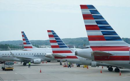 米アメリカン航空、従業員約1万3000人に一時帰休の可能性通知