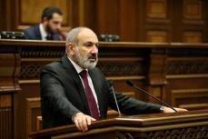 アルメニア首相、辞任を否定　「問題解決されず」