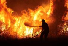 アングル：欧州襲う夏の山火事、頼みの消防士は人手も装備も不足