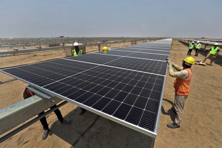 インド太陽光発電、上期は6年ぶり低い伸び　石炭依存高まる