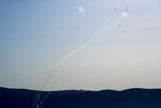イスラエル軍事拠点にロケット弾・ドローン発射、ヒズボラが発表