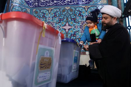 イラン国会選、投票率は歴史的低水準　強硬派が多数派維持へ