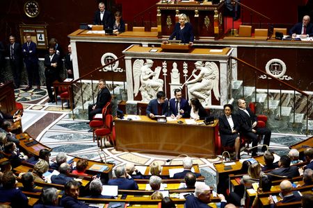 仏議会、内閣不信任案を可決　バルニエ首相辞表提出へ