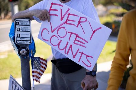 アングル：不安と不信と分断と、米大統領選に疑心暗鬼の有権者