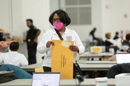 米連邦地裁、郵政公社に1日2回の未配達投票用紙の総点検命令