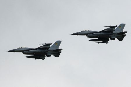 ウクライナ大統領、Ｆ１６配備を発表　航空戦力「新たな段階」